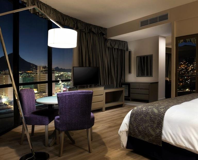 Master suite king Hotel Krystal® Monterrey