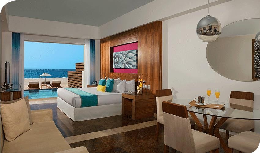 Altitude junior suite swimout ocean front Hotel Krystal Grand® Los Cabos