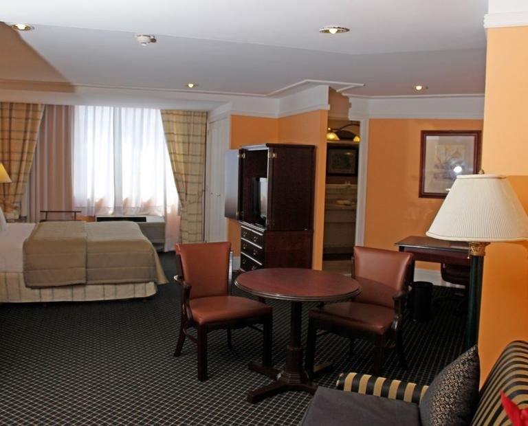 Junior suite Hotel Krystal® Satélite María Bárbara Ciudad de México