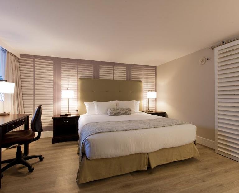 Estándar cama king size Hotel Krystal® Satélite María Bárbara Ciudad de México