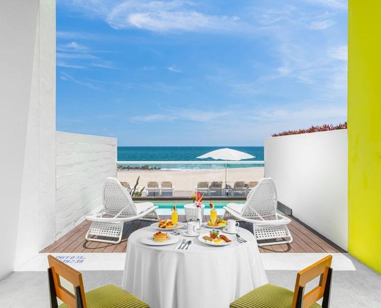 Jr. suite private pool with ocean front Hotel Krystal Grand® Puerto Vallarta